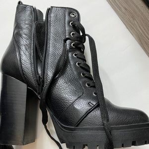 Brand new guess boots